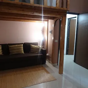 Pensión 1a Grace House